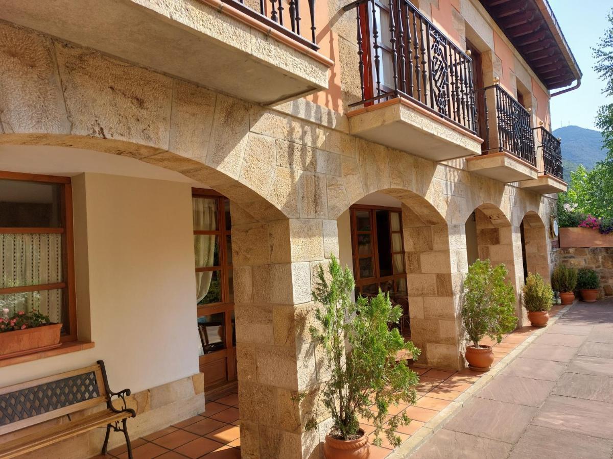 Posada Laura Potes Exterior photo